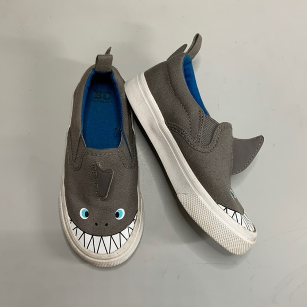 BC Footwear kids Shark Slip on Sneakers size 9